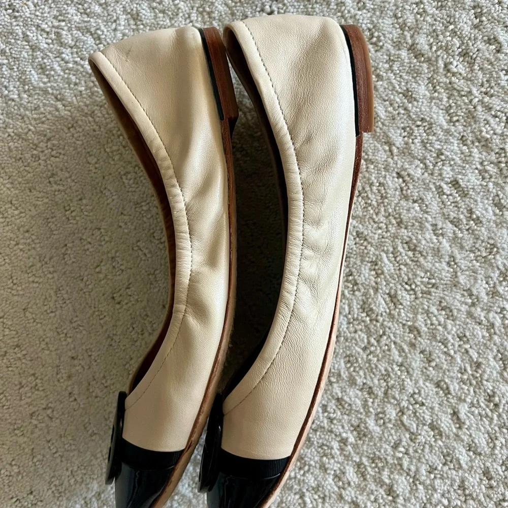Tory Burch Two-Tone Leather Logo Minnie Ballet Flats in Cream and Black size 8